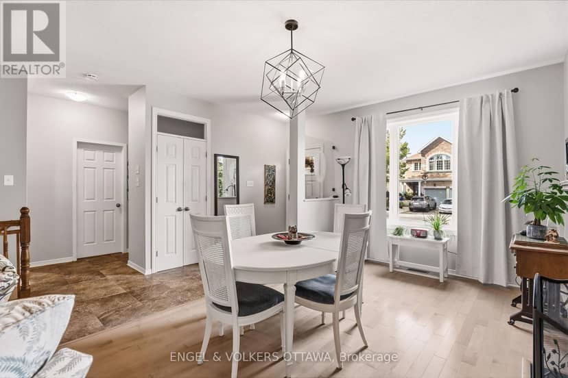 518 Stonechurch Way, Ottawa, photo 3