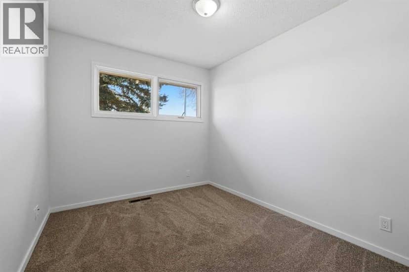 5404 46 Avenue — photo 15 of 40