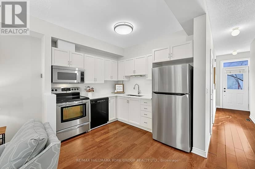 923 Creekfront Way, Newmarket, photo 2