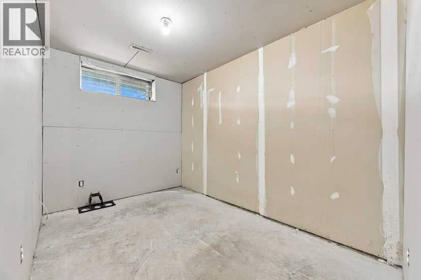 303, 2005 Luxstone Boulevard SW — photo 24 of 31