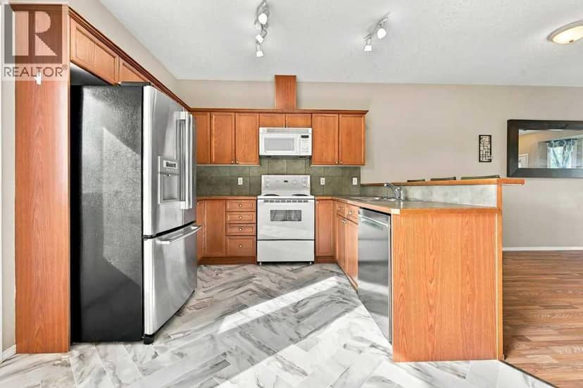 303, 2005 Luxstone Boulevard SW, Airdrie, photo 4