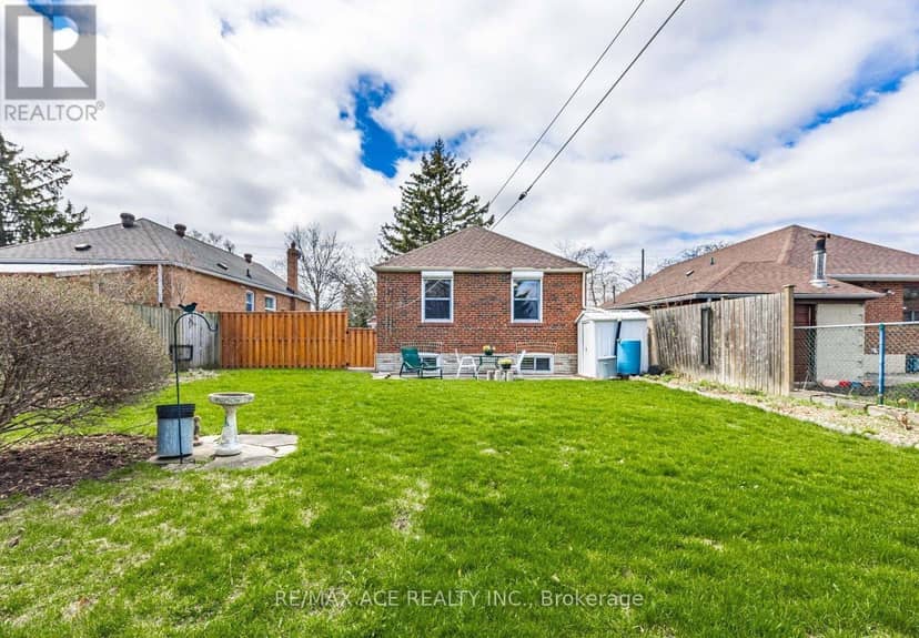 733 Pharmacy Avenue, Toronto, photo 2