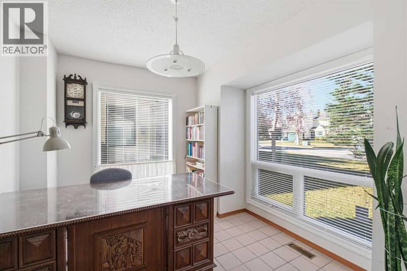 309 Sandringham Road NW, Calgary, photo 3