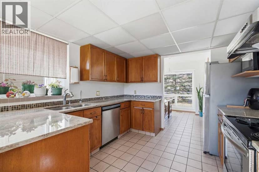 309 Sandringham Road NW, Calgary, photo 4