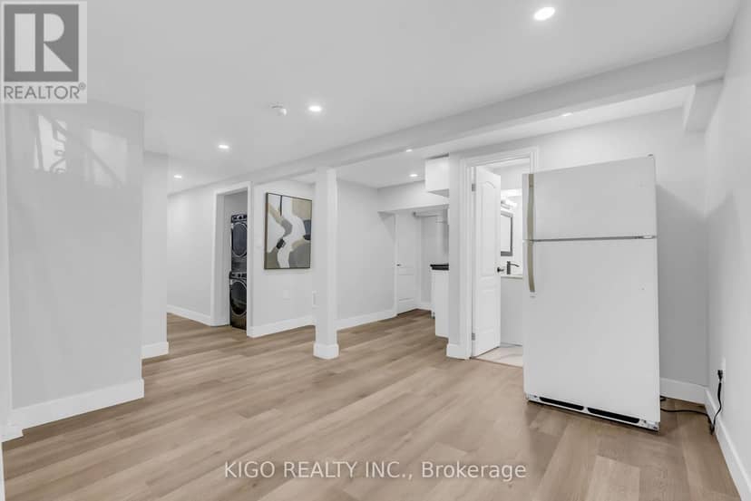 54 Tweedsmuir Avenue — photo 15 of 36
