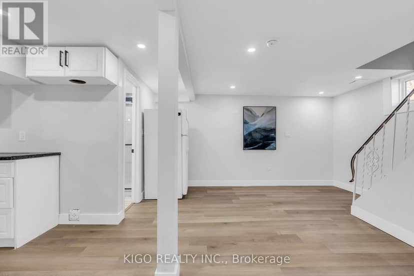 54 Tweedsmuir Avenue — photo 17 of 36