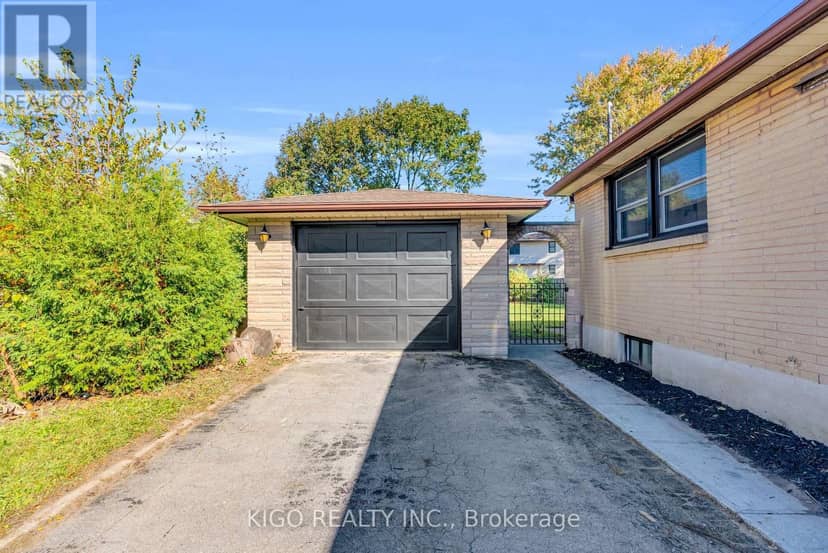 54 Tweedsmuir Avenue — photo 31 of 36