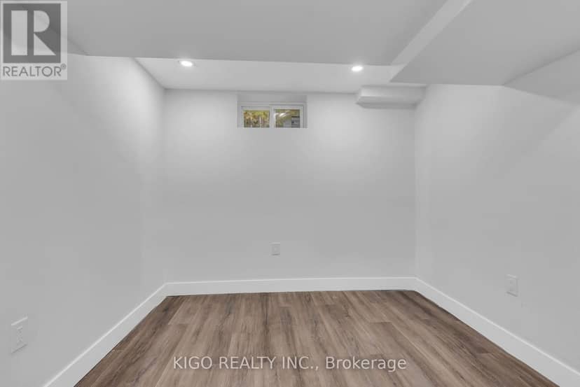 54 Tweedsmuir Avenue — photo 22 of 36