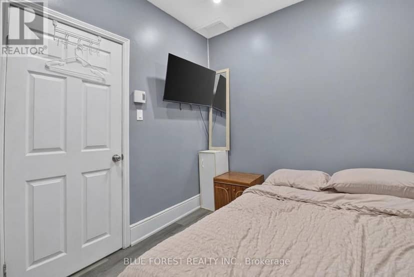 225 Simcoe Street — photo 10 of 28