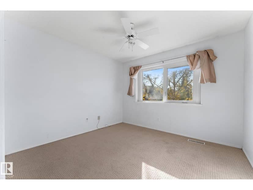 109 Royal Tc NW — photo 17 of 40
