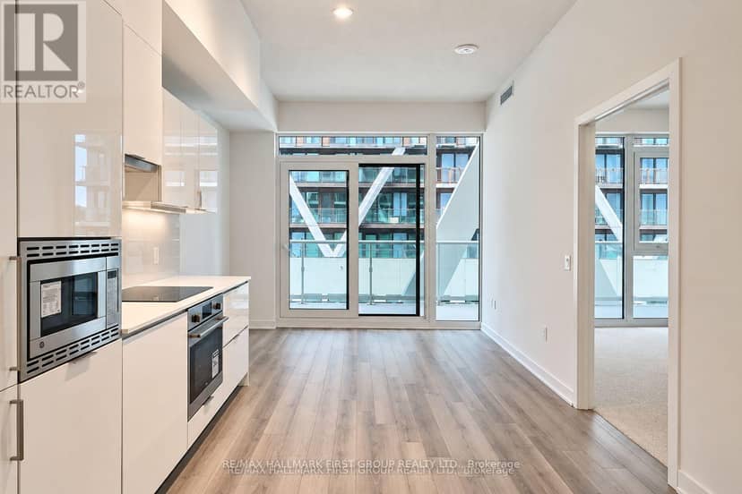 1235 - 230 Simcoe Street — photo 9 of 10