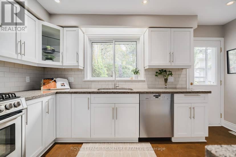 11 Bellbury Crescent — photo 9 of 35