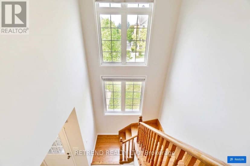 23 Thomas Legge Crescent, Richmond Hill, photo 2
