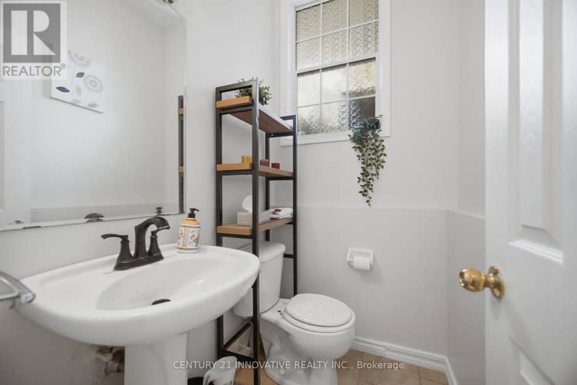 838 McKay Crescent, Milton, photo 8