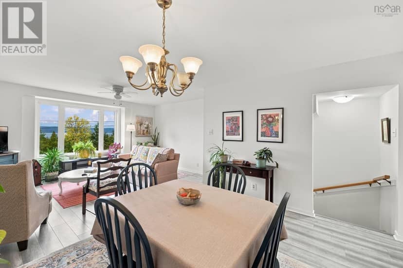521 Harbour View Crescent — photo 13 of 25