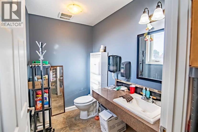 4301 39 Avenue — photo 21 of 40