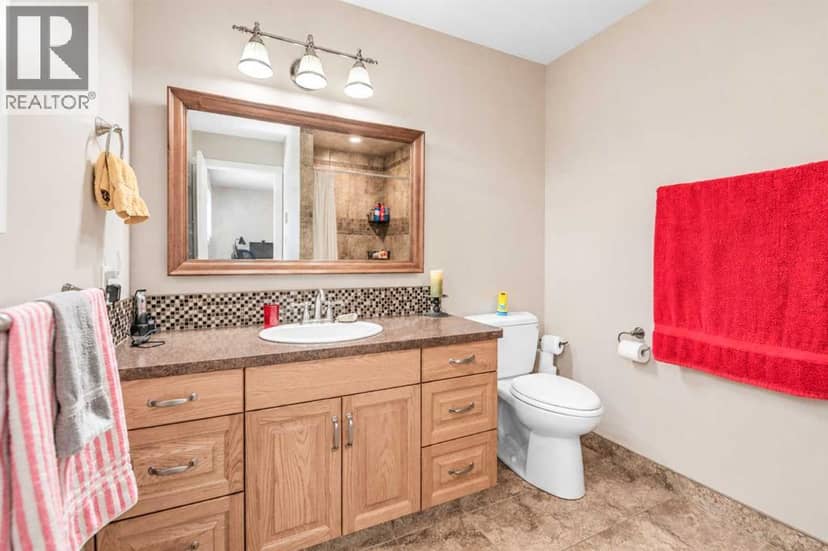 4301 39 Avenue — photo 19 of 40