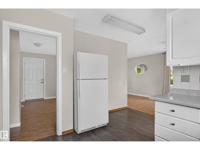 10508 60A AV NW — photo 12 of 40