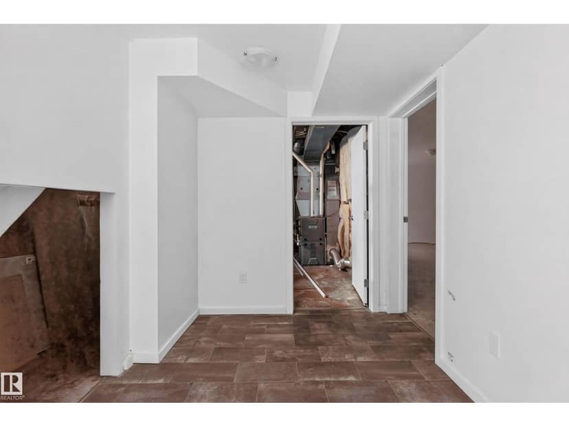 10508 60A AV NW — photo 25 of 40