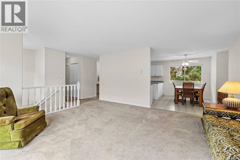 1024 Centre Cres, Qualicum Beach, photo 4