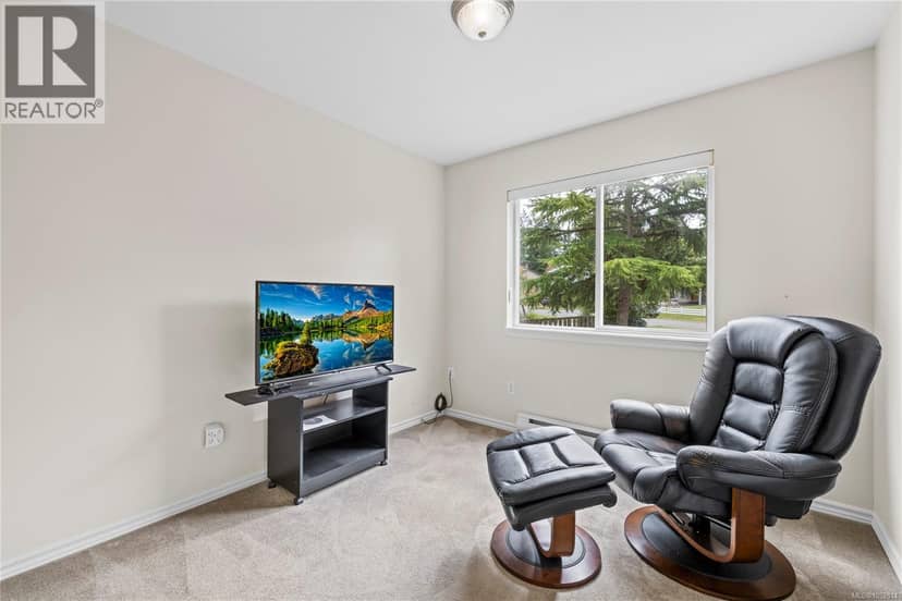 1024 Centre Cres — photo 16 of 40