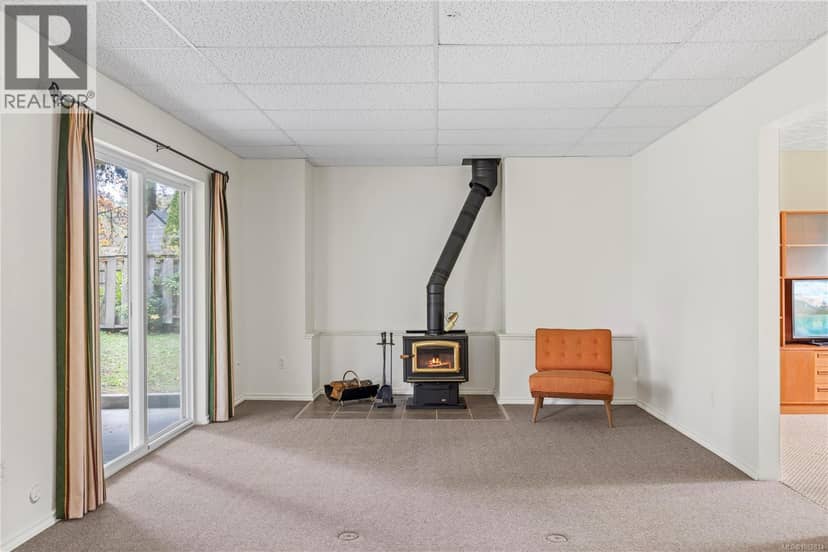 1024 Centre Cres — photo 25 of 40