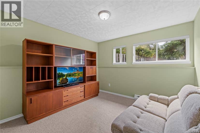 1024 Centre Cres — photo 26 of 40