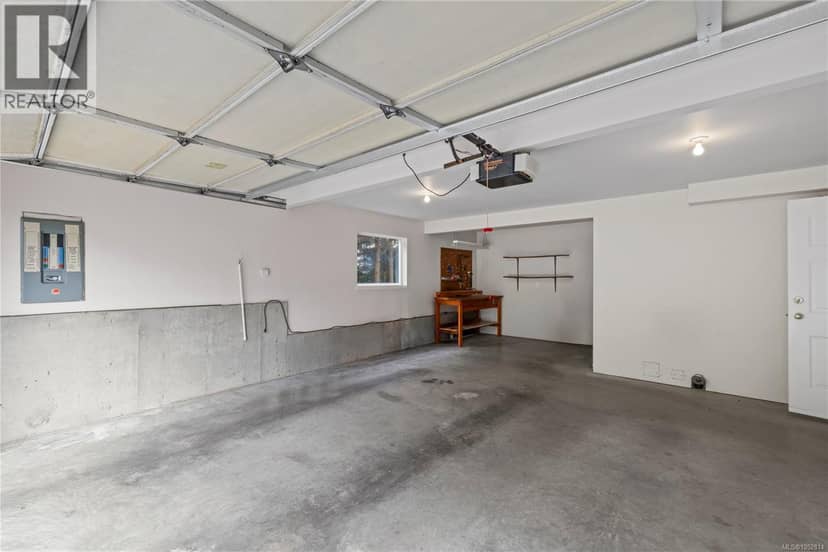 1024 Centre Cres — photo 29 of 40