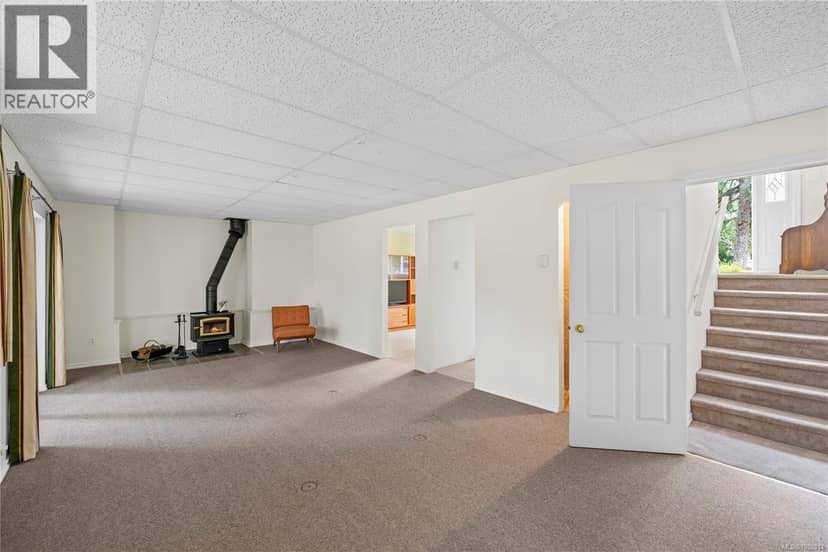 1024 Centre Cres — photo 23 of 40