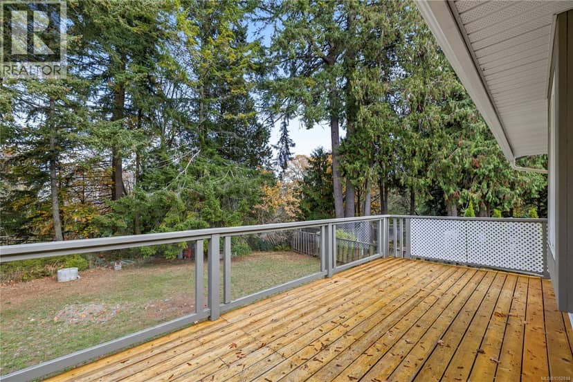 1024 Centre Cres — photo 38 of 40