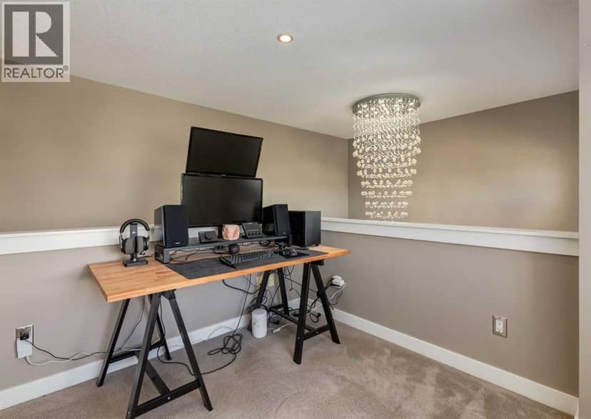 237 Luxstone Green SW — photo 17 of 40