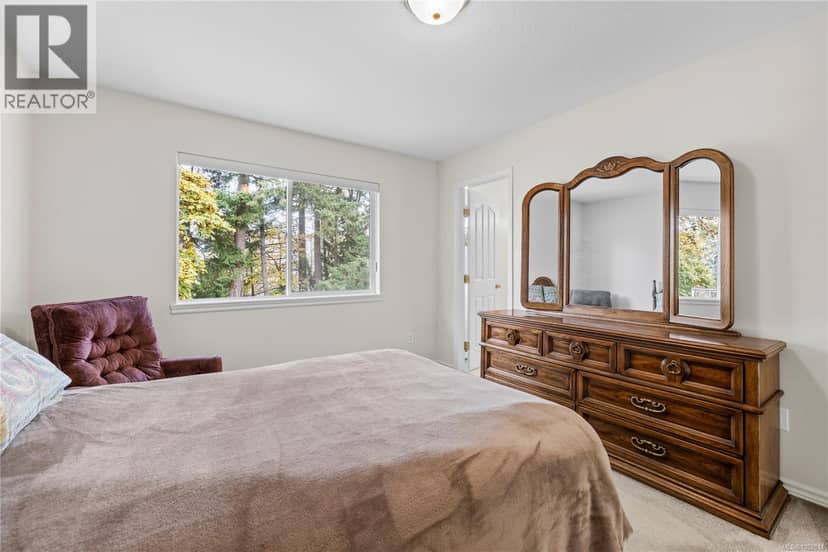 1024 Centre Cres — photo 19 of 40