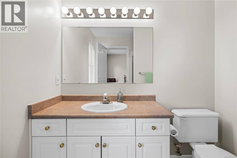 1024 Centre Cres — photo 21 of 40