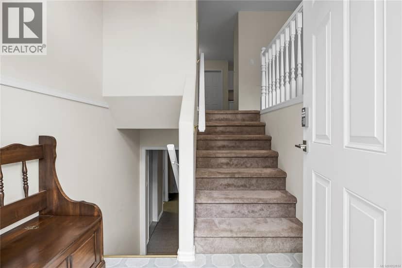 1024 Centre Cres, Qualicum Beach, photo 3