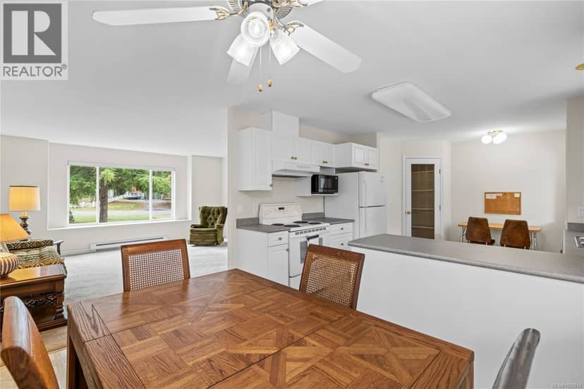 1024 Centre Cres, Qualicum Beach, photo 6