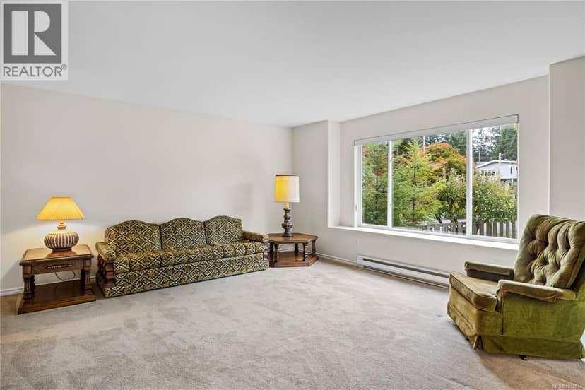 1024 Centre Cres, Qualicum Beach, photo 8