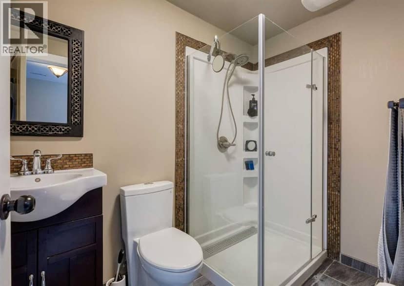 237 Luxstone Green SW — photo 31 of 40