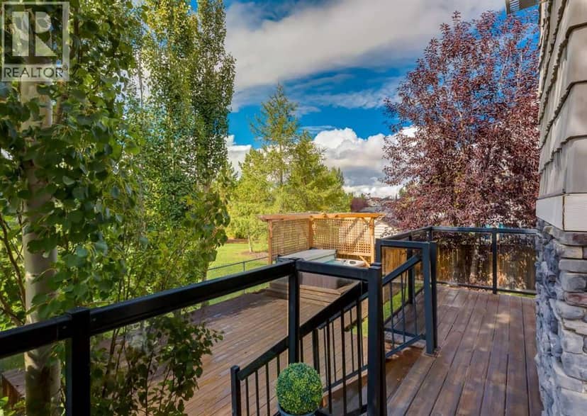 237 Luxstone Green SW — photo 13 of 40