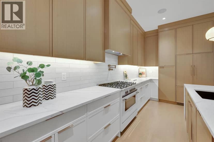 4614 22 Avenue NW — photo 15 of 40