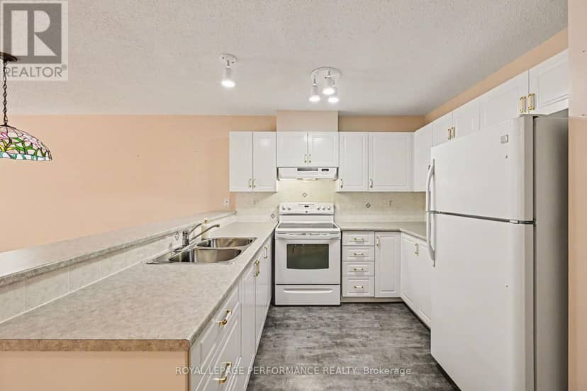 18 Daphne Crescent — photo 13 of 29