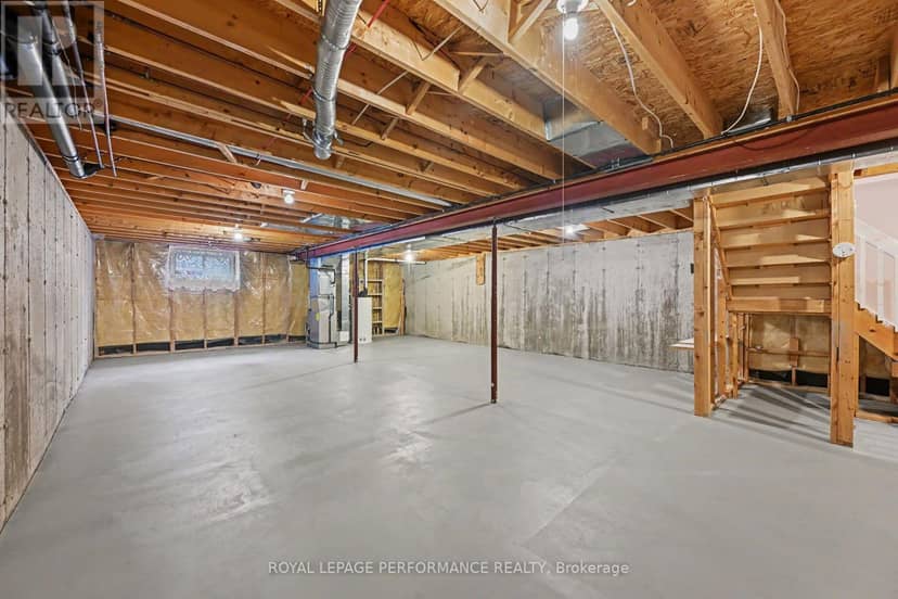 18 Daphne Crescent — photo 22 of 29