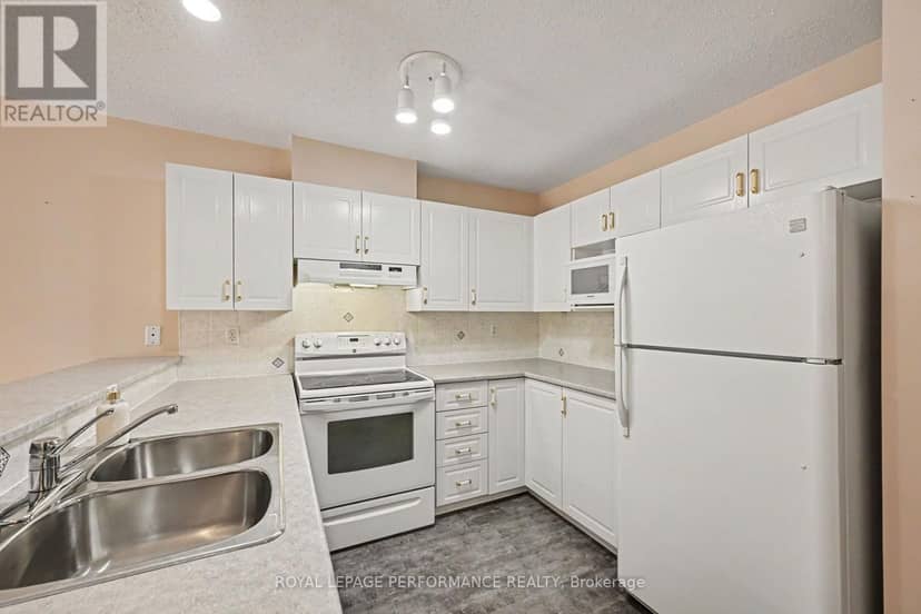 18 Daphne Crescent — photo 11 of 29