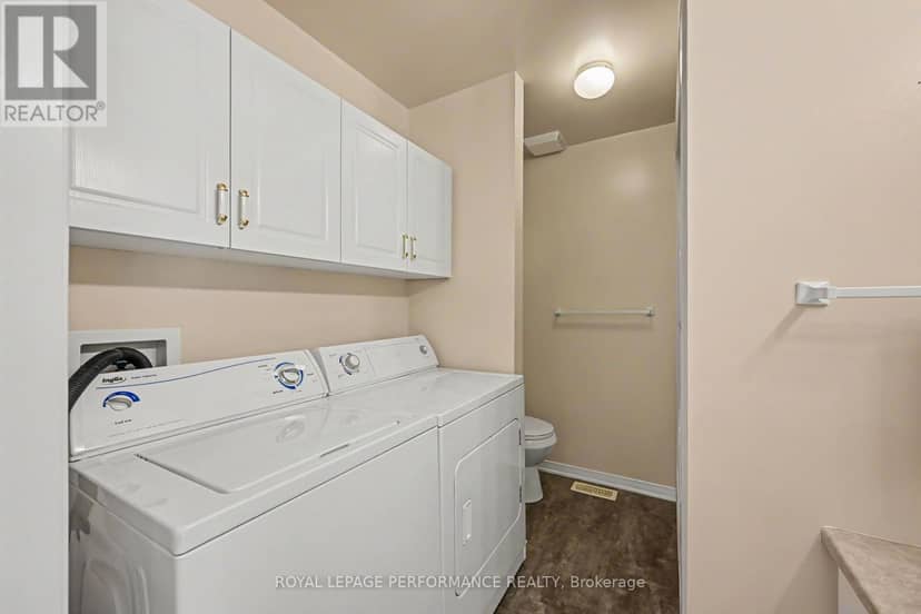 18 Daphne Crescent — photo 25 of 29