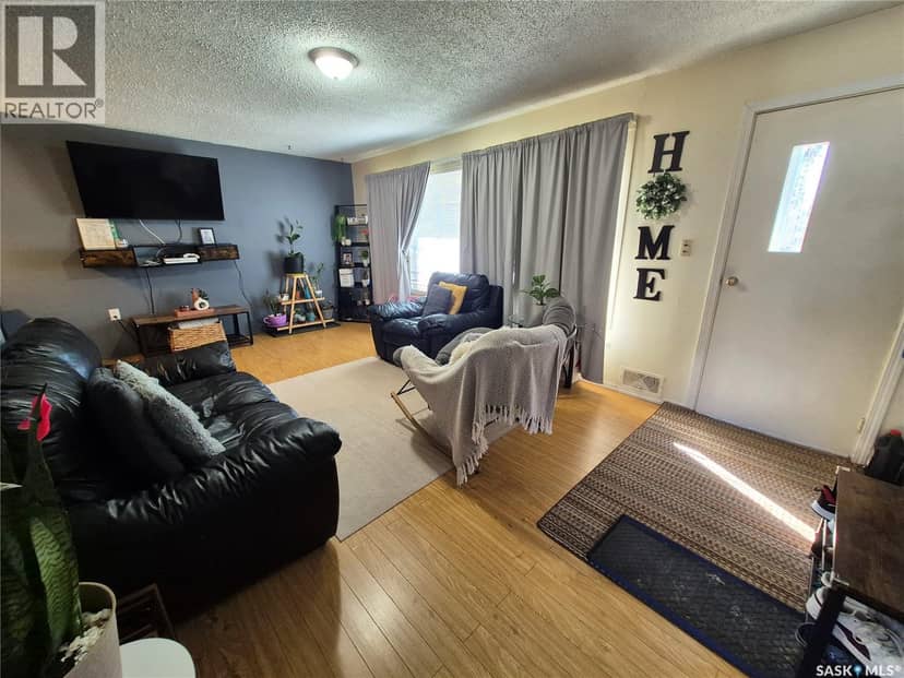 505 Bertrand AVENUE, Radville, photo 2