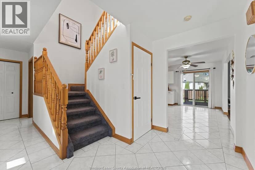 120 Hampton Crescent — photo 4 of 33