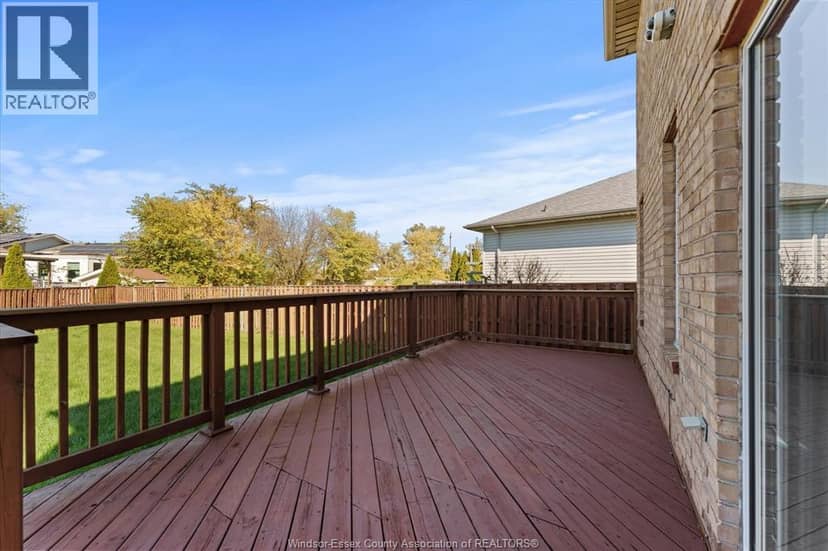 120 Hampton Crescent — photo 30 of 33
