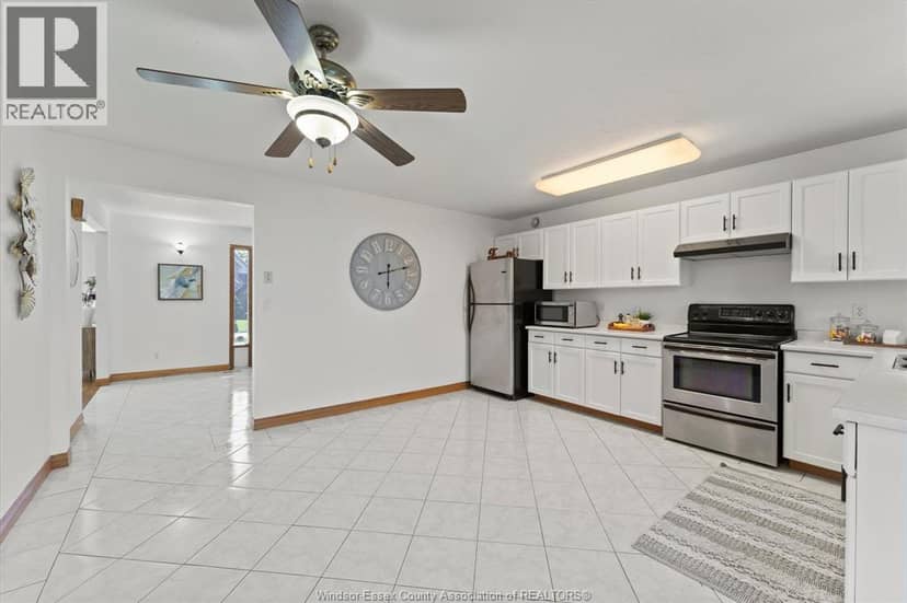 120 Hampton Crescent — photo 15 of 33