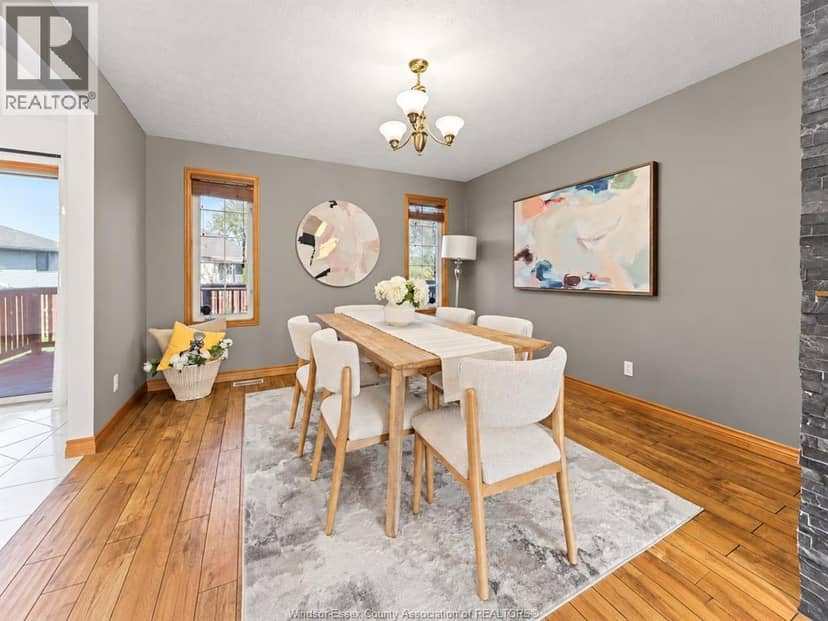 120 Hampton Crescent — photo 9 of 33