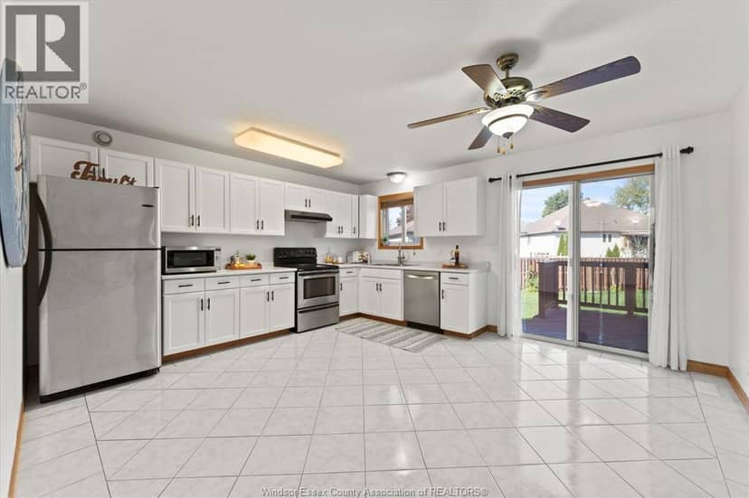 120 Hampton Crescent — photo 11 of 33