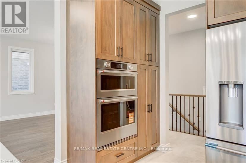 1761 Finley Crescent — photo 13 of 39